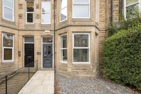 Rockholme - Central Group Accommodation House in Harrogate