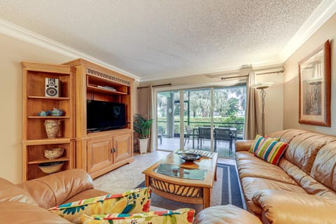 Apartment with Patio and Pool Access in Pompano Beach! Apartment in Deerfield Beach