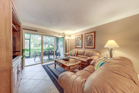 Apartment with Patio and Pool Access in Pompano Beach! Apartment in Deerfield Beach