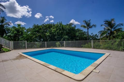 Appartement Naïa, avec piscine commune Apartment in Martinique