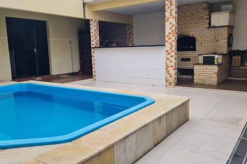 Casa 50m da praia com piscina House in State of Paraná