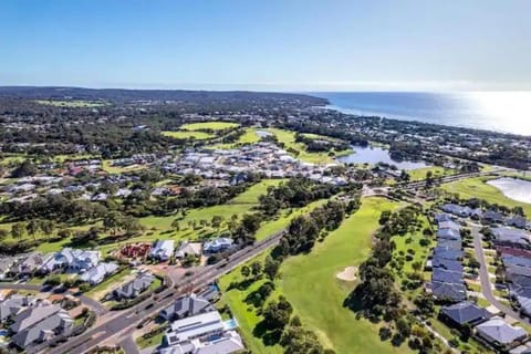 Lodge Studio Golf Course Views with Private Pool Pousada com café da manhã (B&B) in Dunsborough