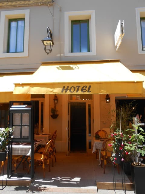 Hôtel-Restaurant "Chez Carrière" Hôtel in Le Grau-du-Roi