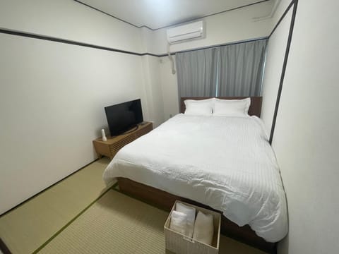 Bed, TV and multimedia, Bedroom, air conditioner