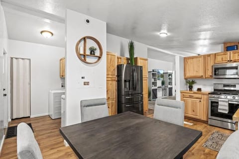 Upscale Retreat near vibrant downtown House in Pueblo