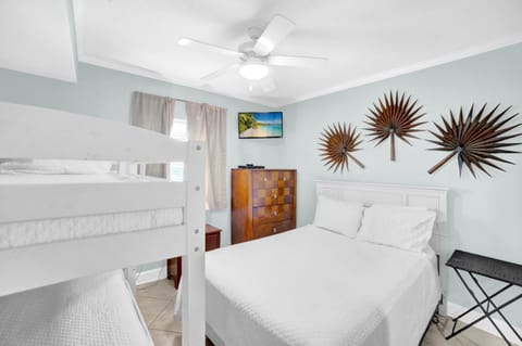 Sanibel 1105 by Vacation Homes Collection Apartment in West Beach