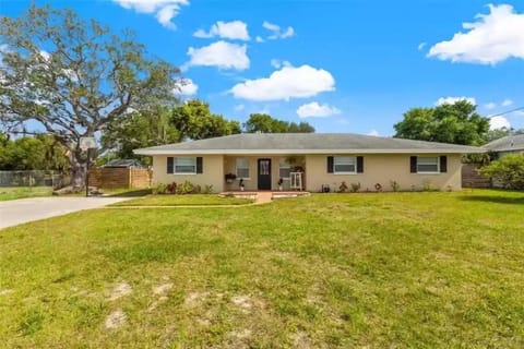 Home in Clearwater Quiet Spacious close to beaches House in Largo