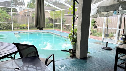 Room in citrus park and carollwood, close to the airport & downtown Vacation rental in Greater Carrollwood