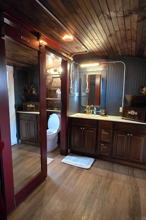 Unique Santa Fe Caboose Experience Casa in Brownwood