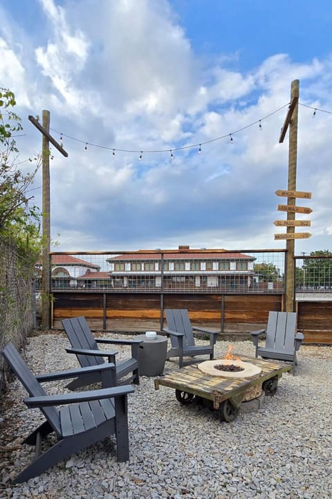 Unique Santa Fe Caboose Experience Casa in Brownwood