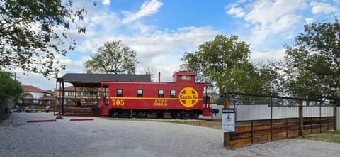 Unique Santa Fe Caboose Experience Casa in Brownwood