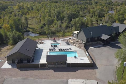 Hot Tub, Swimming pool