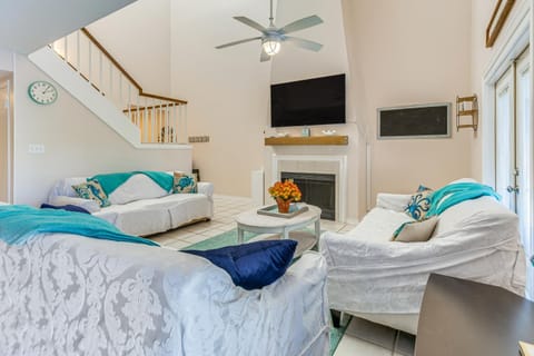 Spacious Destin Townhome Beach Walk and Pool Access House in Destin