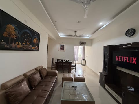 TV and multimedia, Living room, Dining area