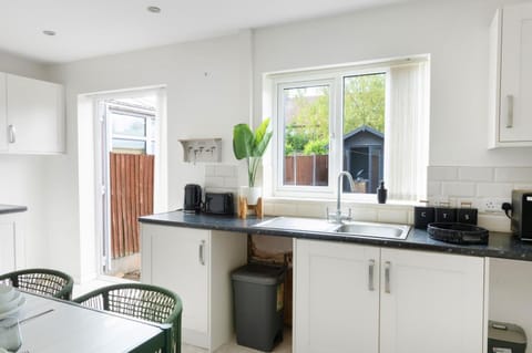 Shanti Modern Relaxing 3BR Home House in Nottingham