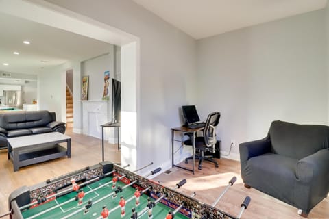 5 Mi to National Mall DC Home with Pool Table House in District of Columbia