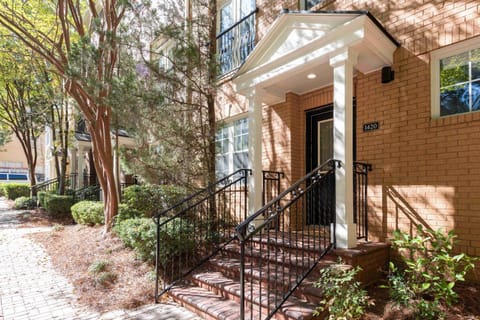 Tres Chic Apartment in Druid Hills