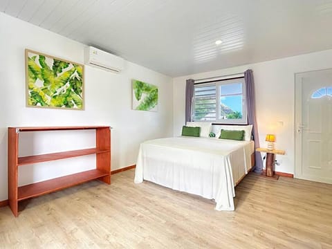 Free canoës King Bed - Fare Vaihere Apartment in Moorea-Maiao