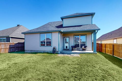 Rustic Rail House in Bryan