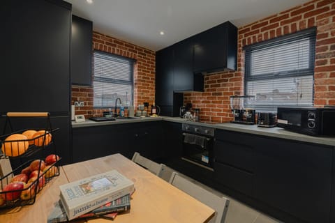 Cosy Flat Sleeps 5 -Links to Central London - Flat 3 Apartment in Enfield