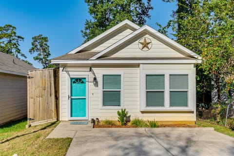 Pet-Friendly Home 2 Miles to Lake Conroe! Casa in Lake Conroe