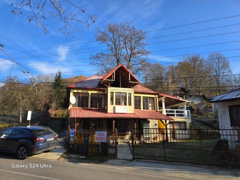 Property building, Day, Street view