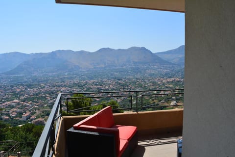 Balcony/Terrace, Mountain view