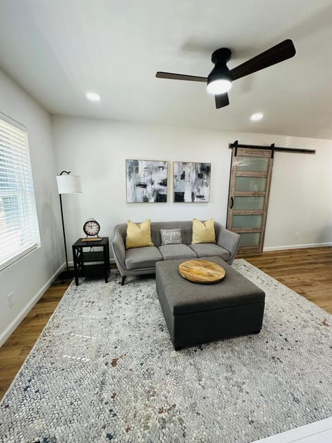 Cozy HOME Entire Place 4BR 2BA Contemporary Chic Apartment in Garland