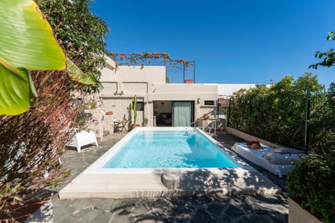 Property building, Garden, Garden view, Pool view, Swimming pool