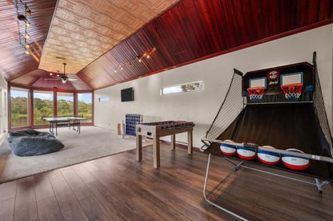 Game Room, Table tennis