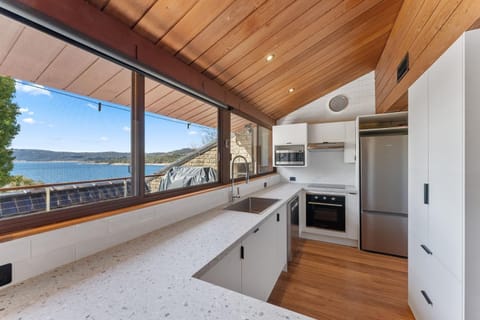 Ibis on Lake Jindabyne Apartment in East Jindabyne