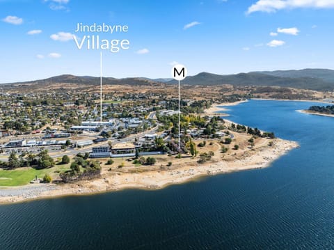 Ibis on Lake Jindabyne Apartment in East Jindabyne