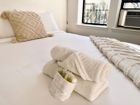 Bedroom, towels