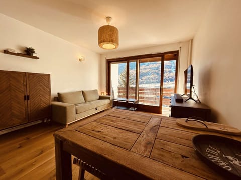 Studio cabine 4 pers. à Monêtier-les-Bains, parking, balcon avec vue montagne - FR-1-330F-242 Apartment in La Salle-les-Alpes