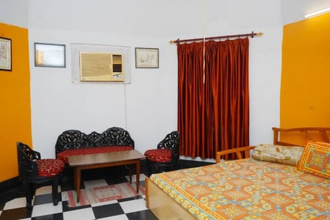 Awadh Centrally located 1BR near Old Lucknow Apartment in Lucknow