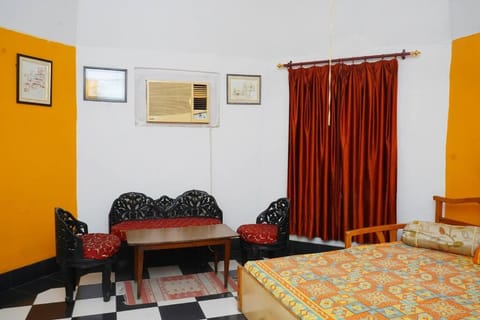 Awadh Centrally located 1BR near Old Lucknow Apartment in Lucknow