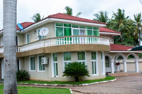 Property building, Day, Garden