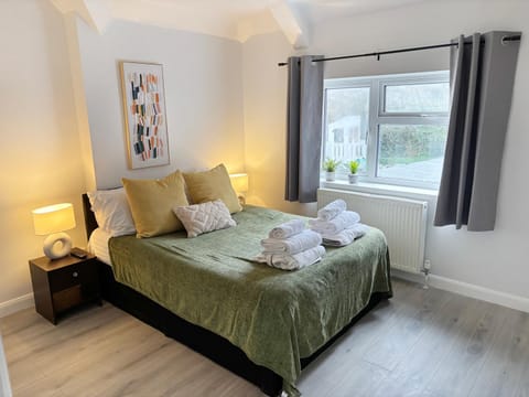 Charming Retreat With Hot Tub Sauna Sleeps 4 Apartment in Brighton