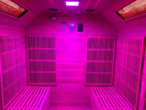 Relaxing Getaway With Hot Tub Sauna Sleeps 6 House in Brighton