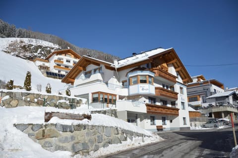 Property building, Facade/entrance, Winter