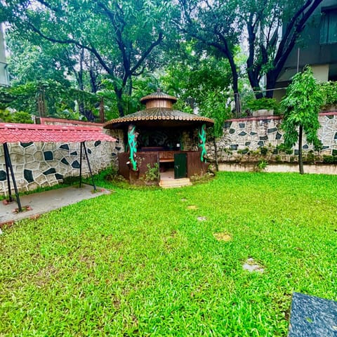 Property building, Day, Garden, Garden view