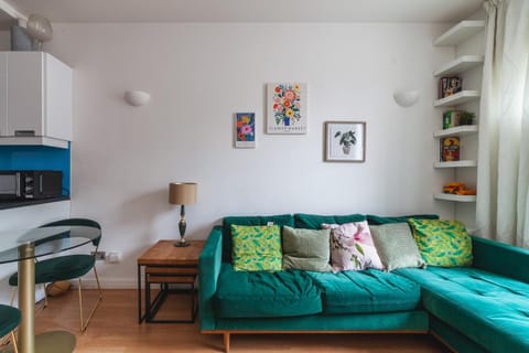 Rotherhithe Riverside Flat Apartment in London Borough of Southwark