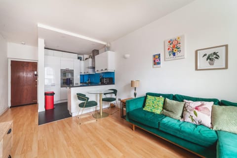 Rotherhithe Riverside Flat Apartment in London Borough of Southwark