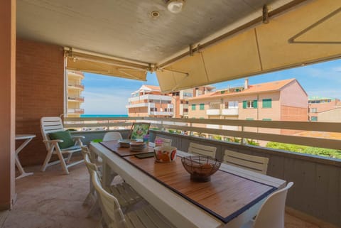 View (from property/room), Balcony/Terrace, Dining area, Sea view