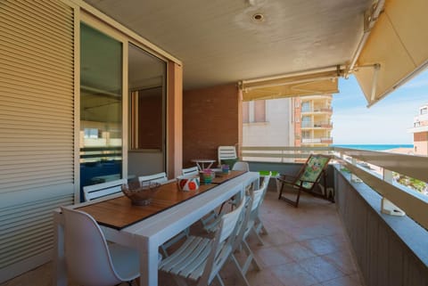 View (from property/room), Balcony/Terrace, Dining area