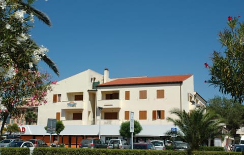 Facade/entrance, Facade/entrance