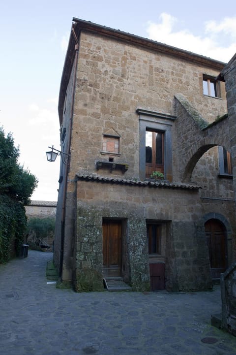 Palazzo Contino Condo in Civita di Bagnoregio