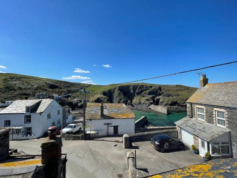 Atlantic Cottage Port Isaac 2 bedroom with sea views and parking House in Port Isaac