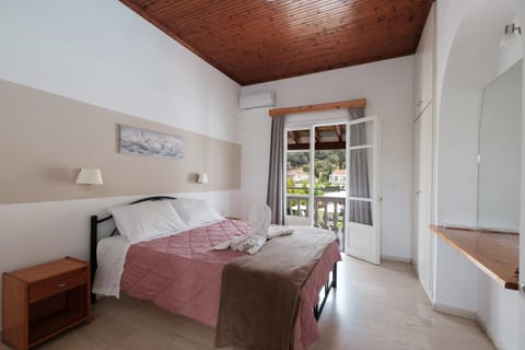 Bed, Balcony/Terrace, Bedroom