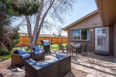 Modern Chic Retreat Near Mtns & Red Rocks Wifi House in Wheat Ridge